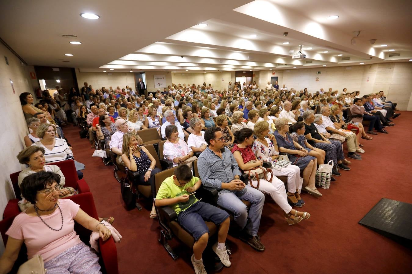 La presencia de María Dueñas en el Foro Cultural de ABC, en imágenes