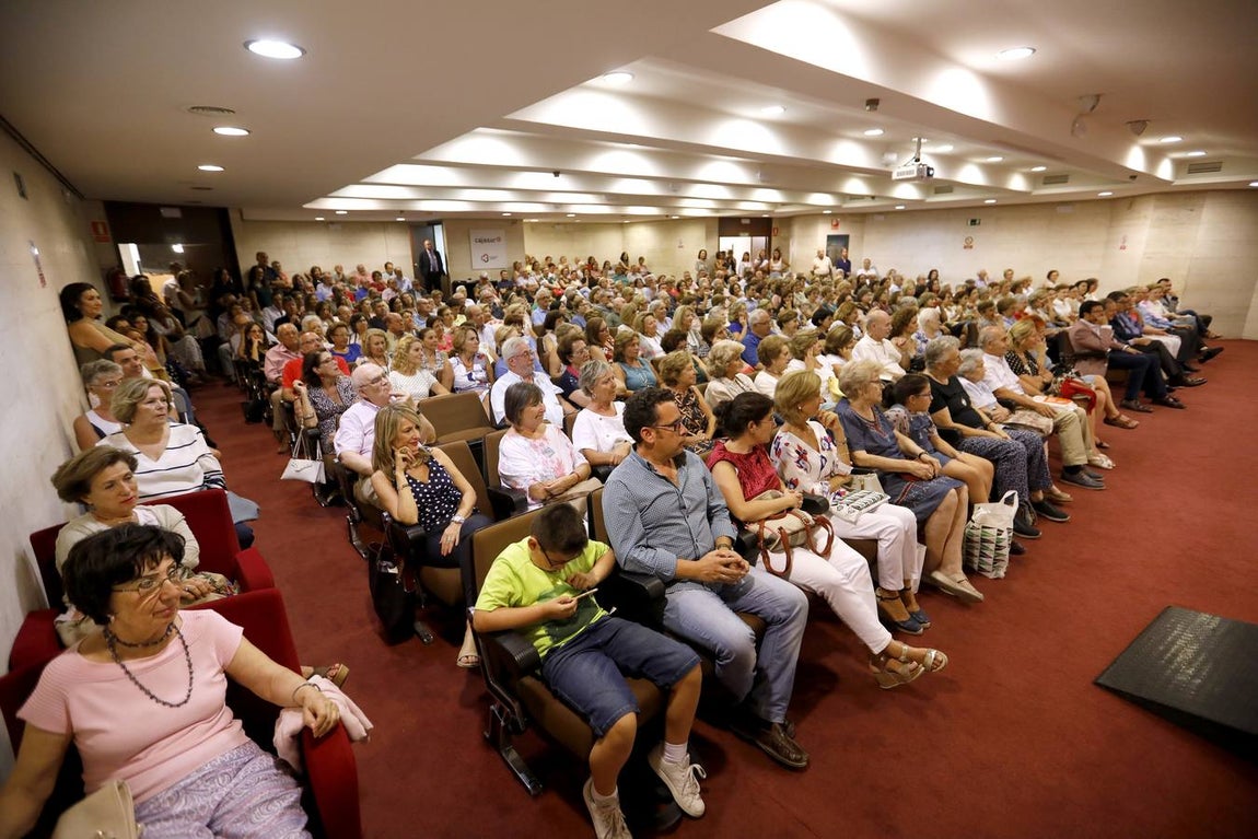 La presencia de María Dueñas en el Foro Cultural de ABC, en imágenes