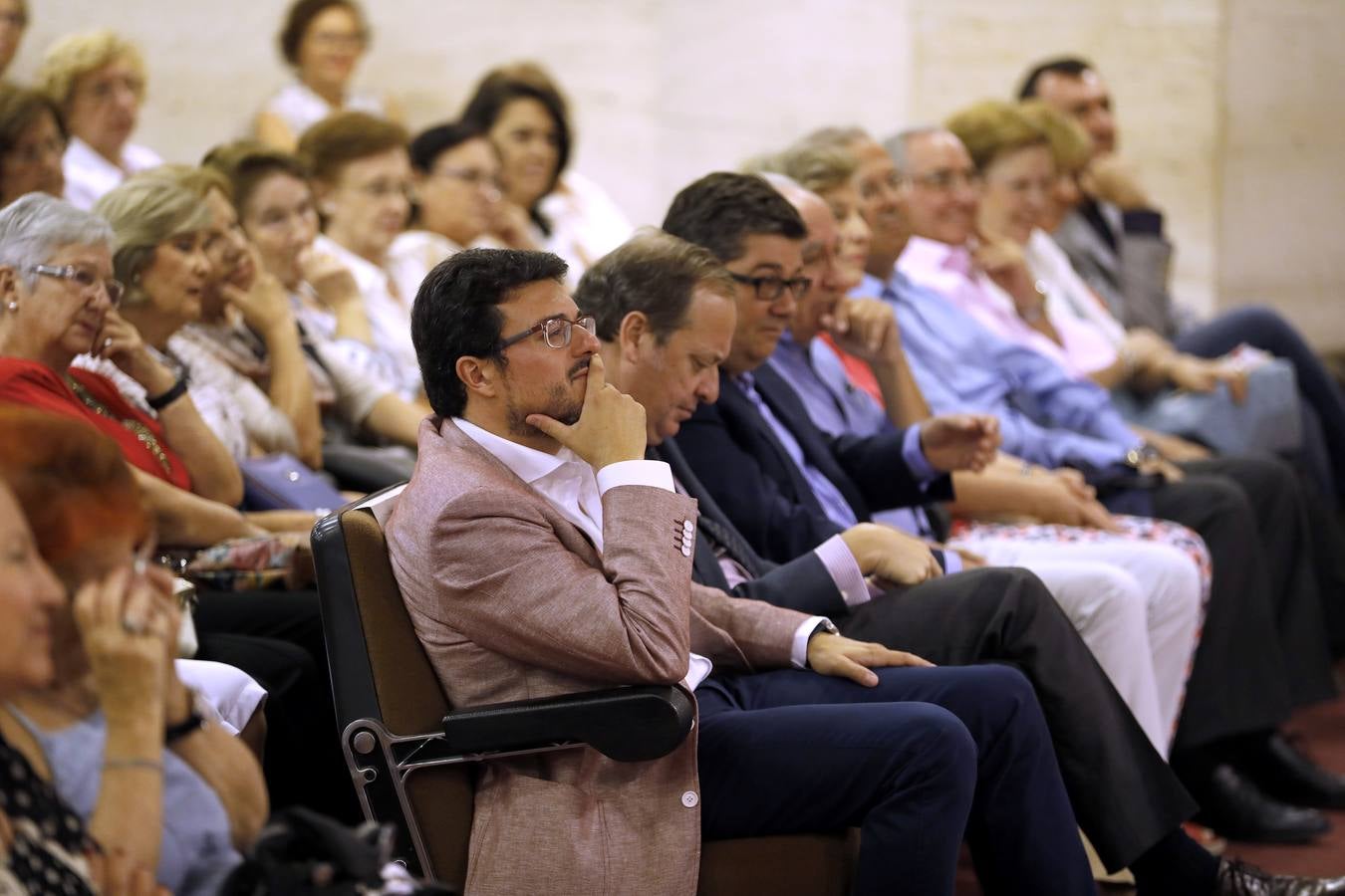 La presencia de María Dueñas en el Foro Cultural de ABC, en imágenes