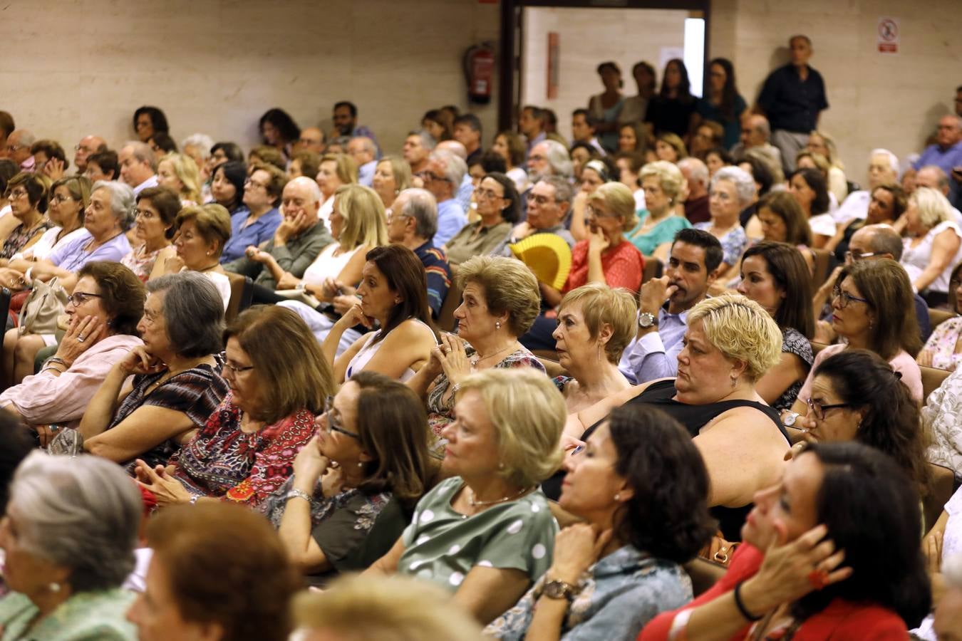 La presencia de María Dueñas en el Foro Cultural de ABC, en imágenes