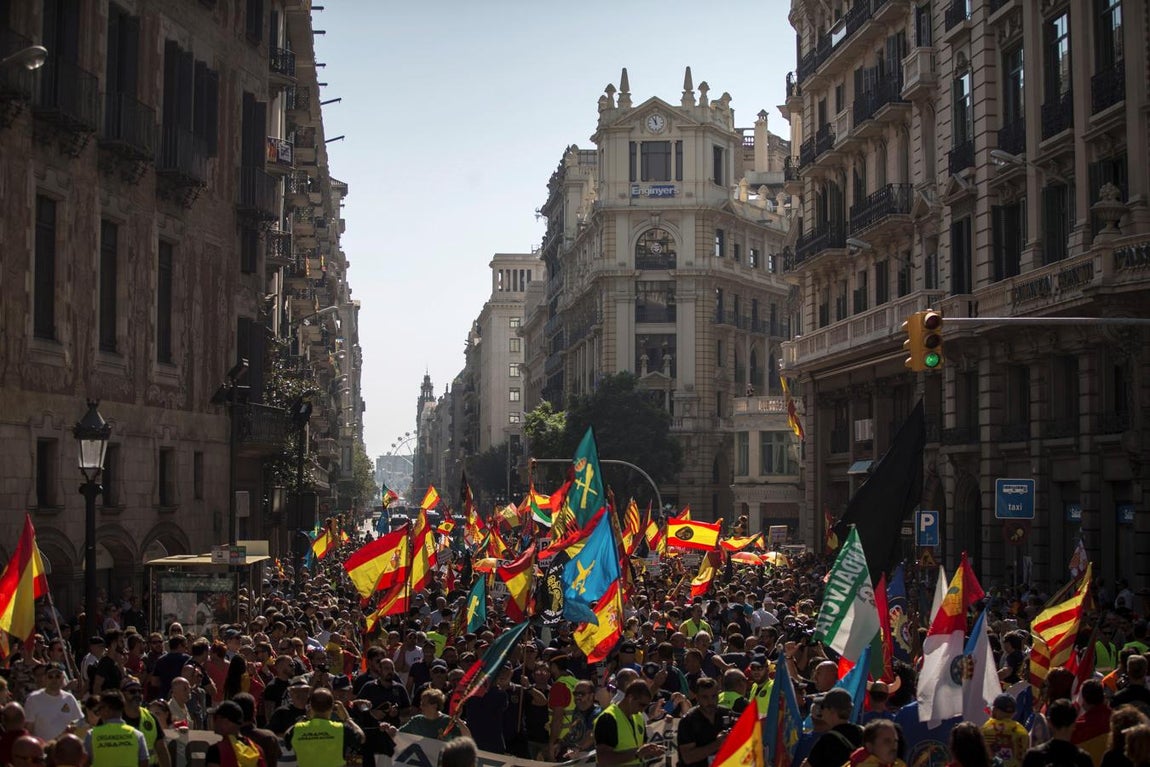 Los Mossos cargan contra los independentistas al término de manifestación de Jusapol