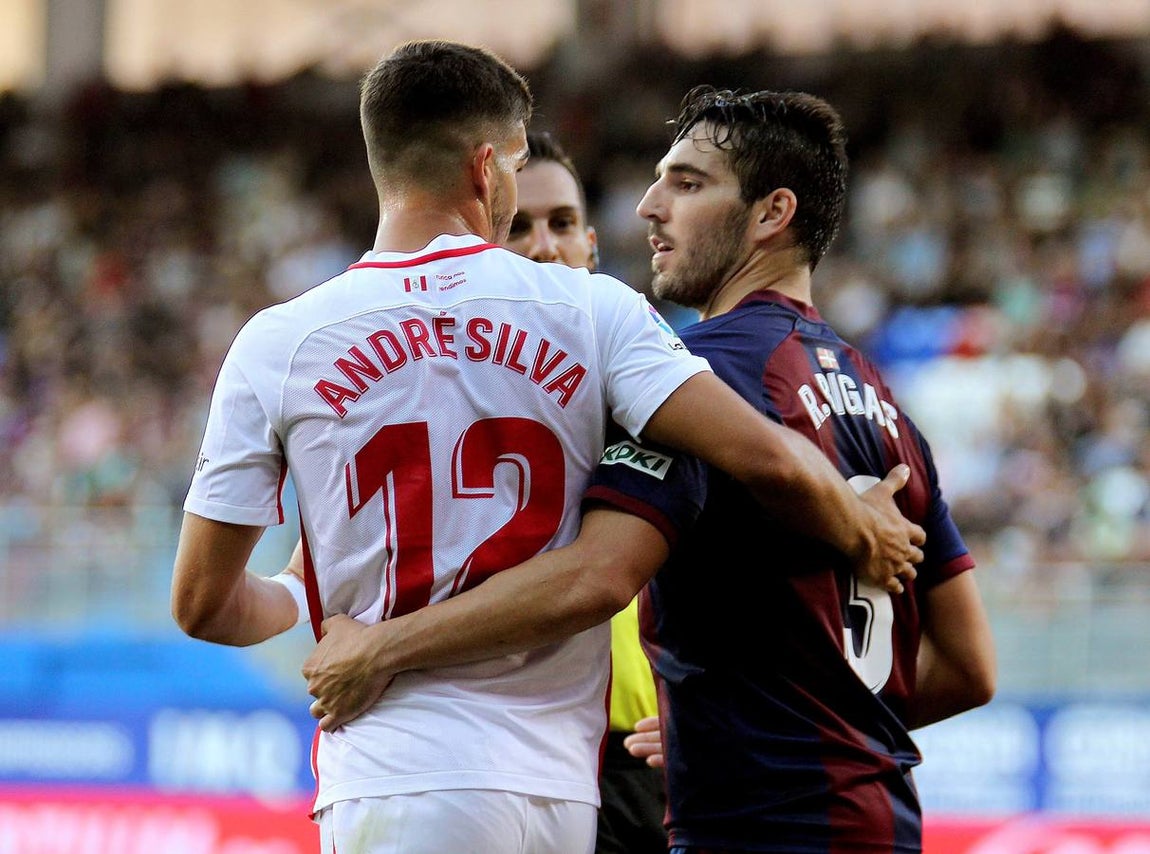 Todas las imágenes de la victoria del Sevilla en Ipurúa