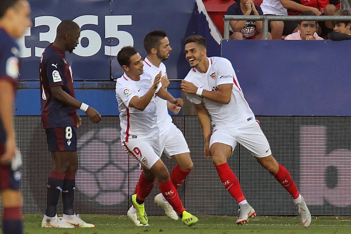 Todas las imágenes de la victoria del Sevilla en Ipurúa