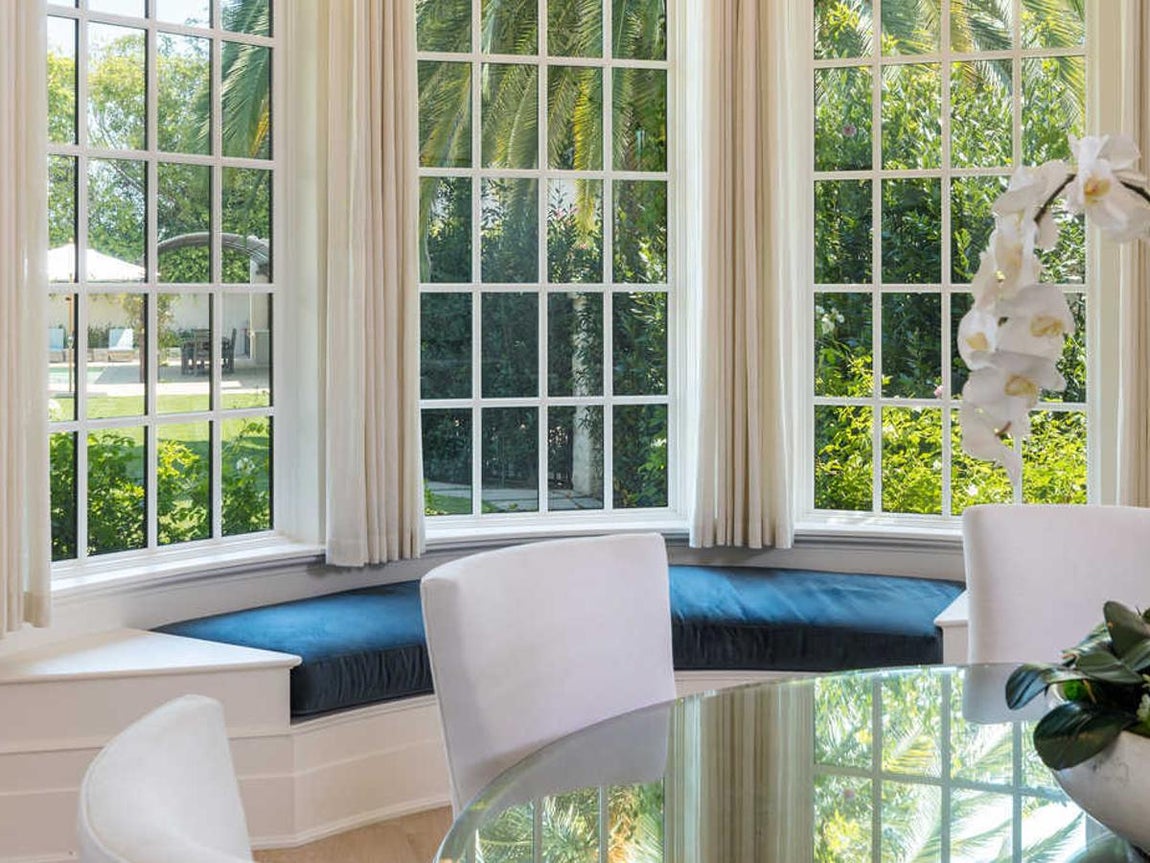 Enormes jardines. La vivienda se alza en una parcela de más de 4 km cuadrados de extensión ajardinada