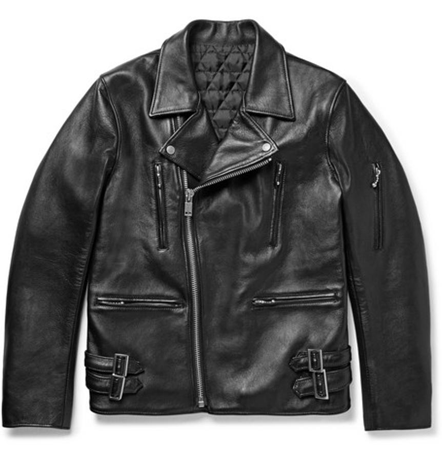Chaqueta de cuero de Blackmeans. La versión de la clásica biker de la marca japonesa Blackmeans tiene todos los elementos tradicionales de esta mítica prenda: solapas de cierre a presión y el frontal asimétrico con cremallera. Precio: 2220 euros.