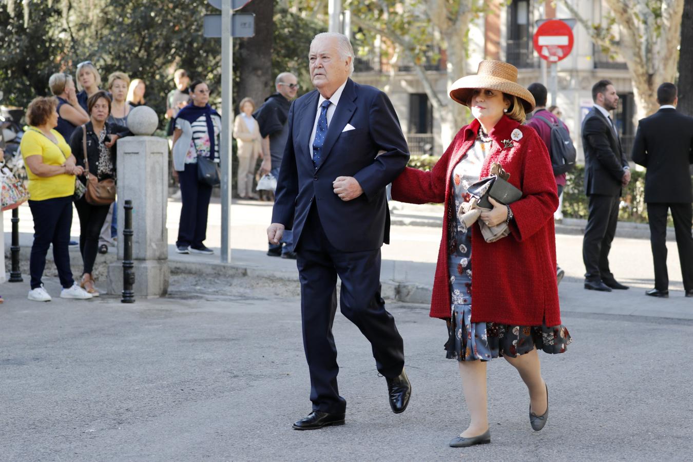 Los invitados han lucido sus mejores galas en el enlace del futuro Duque de Alba. 