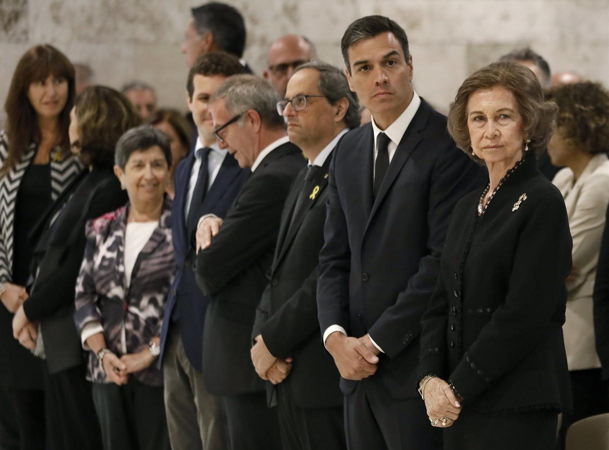 La reina Sofía, el presidente del Gobierno, Pedro Sánchez y el presidente de la Generalitat, Quim Torra. 