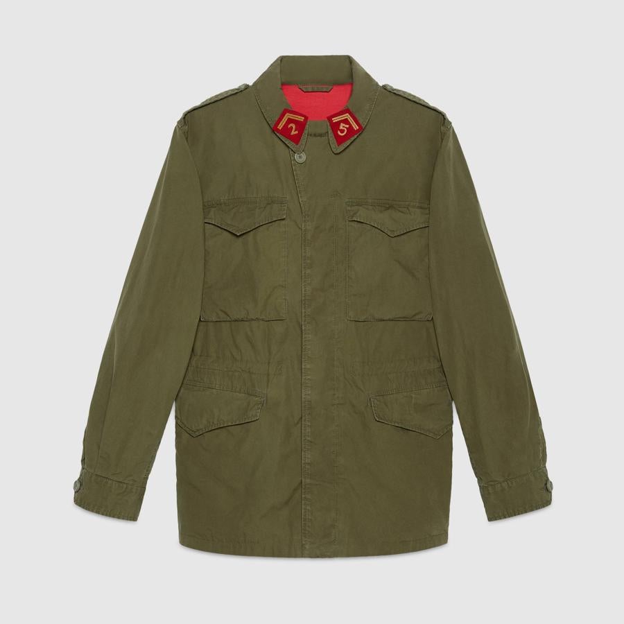 Parka. Parka revestida con logotipo Gucci bordado en la espalda. (Precio: 1.980€)