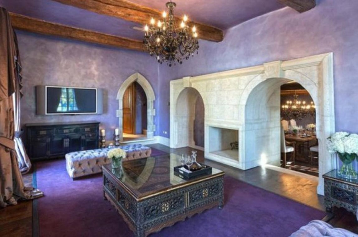 S. XIX. La finca data del S.XIX y el matrimonio se gastó cinco millones de euros en reformarla, por lo que la venta les resulta bastante gravosa