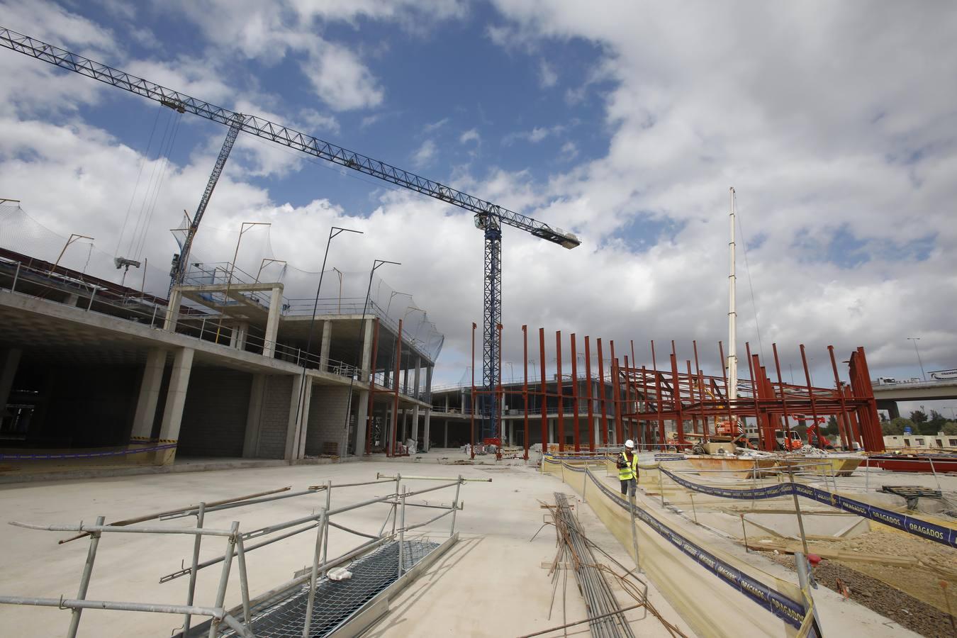 Así van las obras del centro comercial Palmas Altas en Sevilla