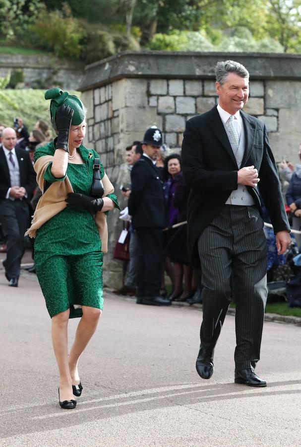 Tocados volando y faldas a lo loco: el viento ridiculiza el desfile de los invitados en la boda de Eugenia de York