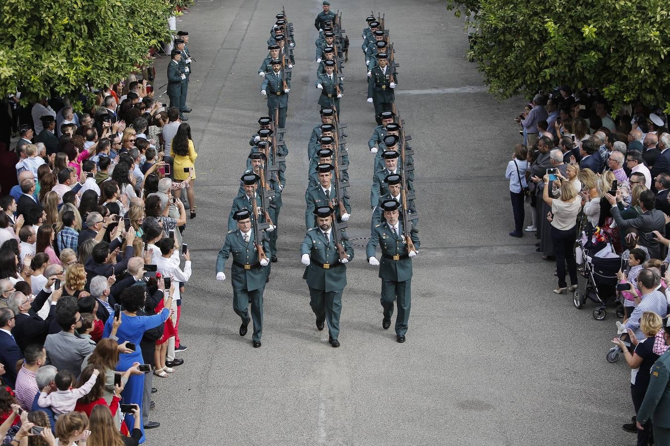 El homenaje a los caídos de la Guardia Civil y el desfile del día de la patrona, en imágenes