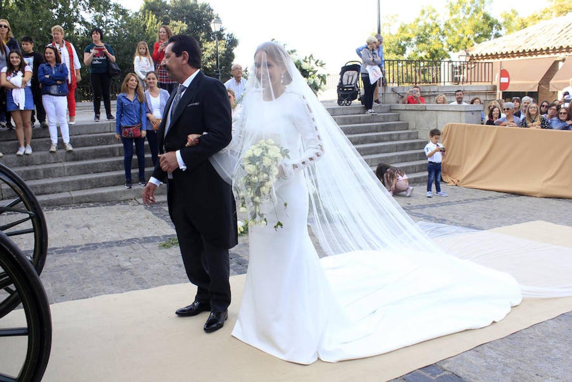 La cantante María Toledo y el torero Esaú Fernández se dan el «sí, quiero»