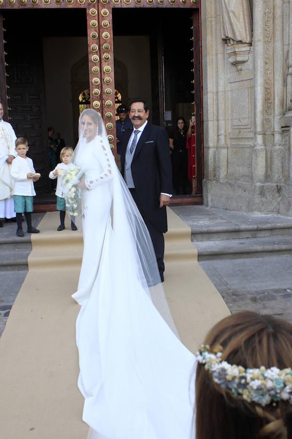 La cantante María Toledo y el torero Esaú Fernández se dan el «sí, quiero»