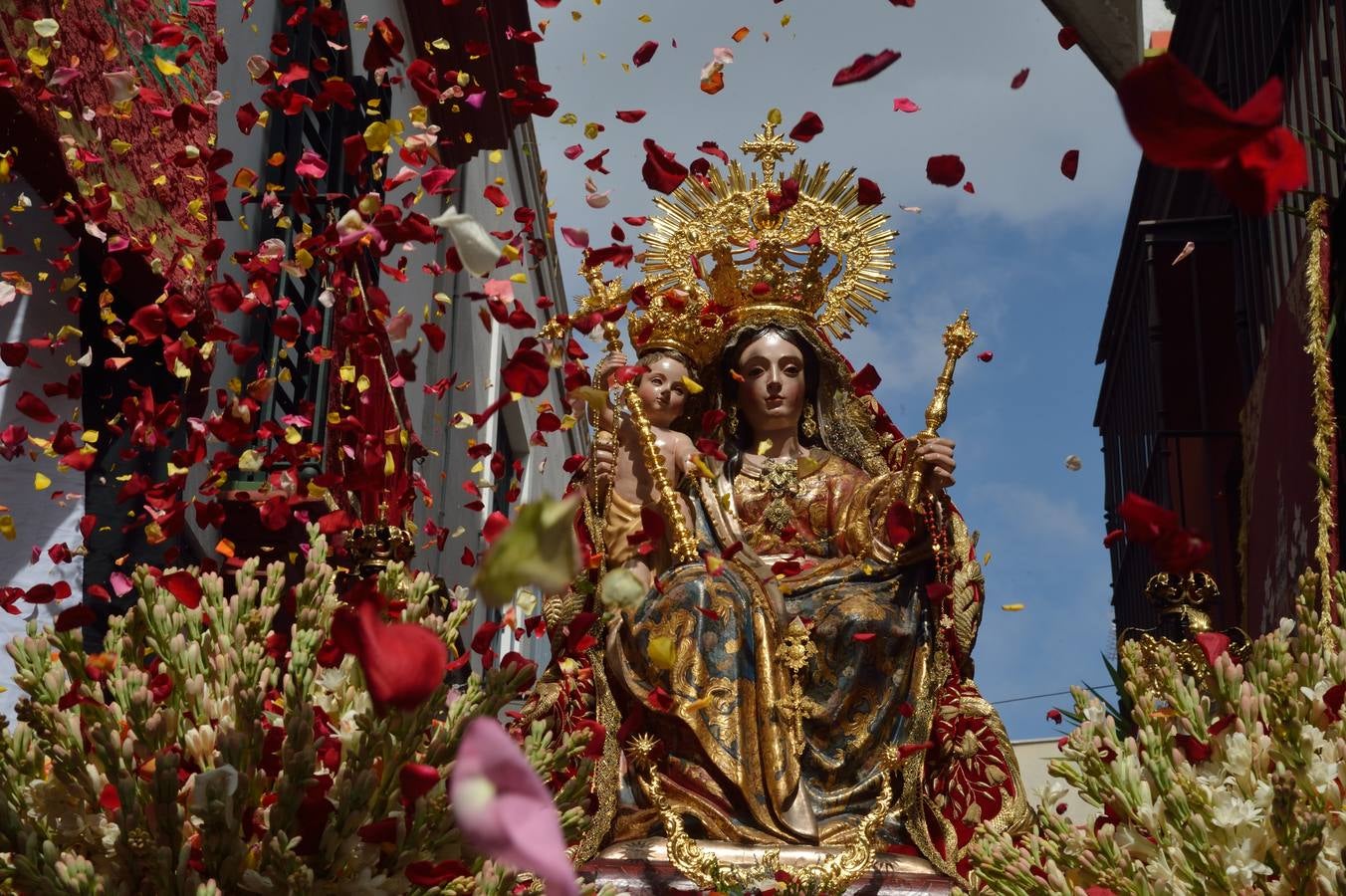 La procesión de la Virgen del Rosario de los Humeros