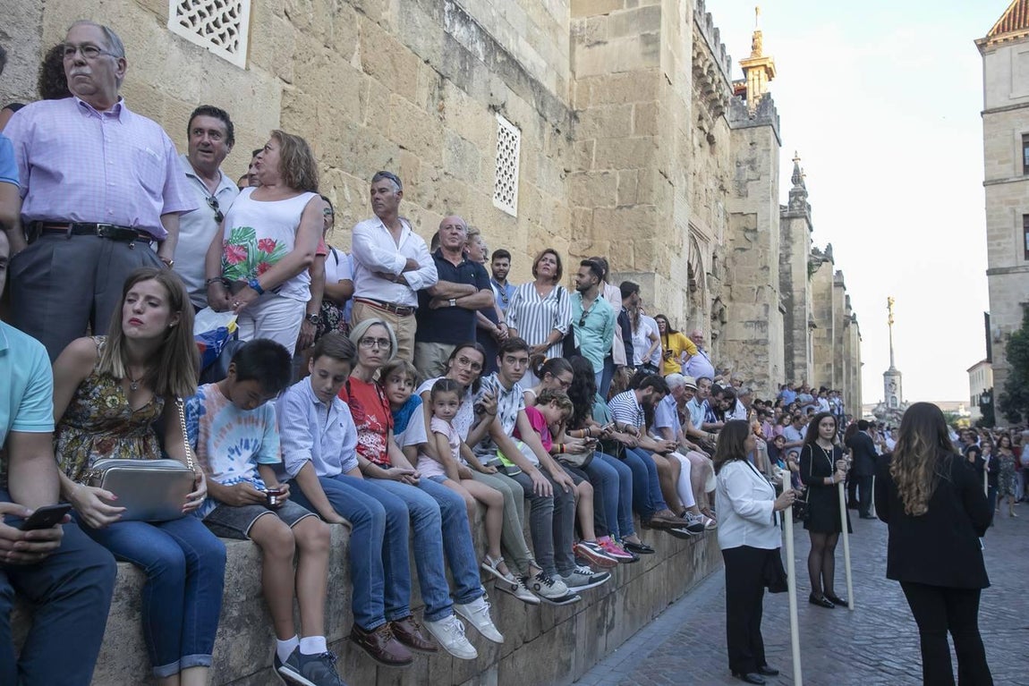La procesión extraordinaria del Señor de la Humildad y Paciencia, en imágenes
