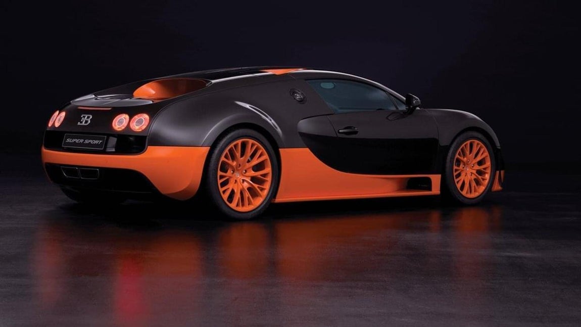 Bugati Veyron dorado de Flo Rida. De hecho, en 2010 entró en el libro Guinness de los récords como el coche más rápido del mundo, al superar los 431 km/h