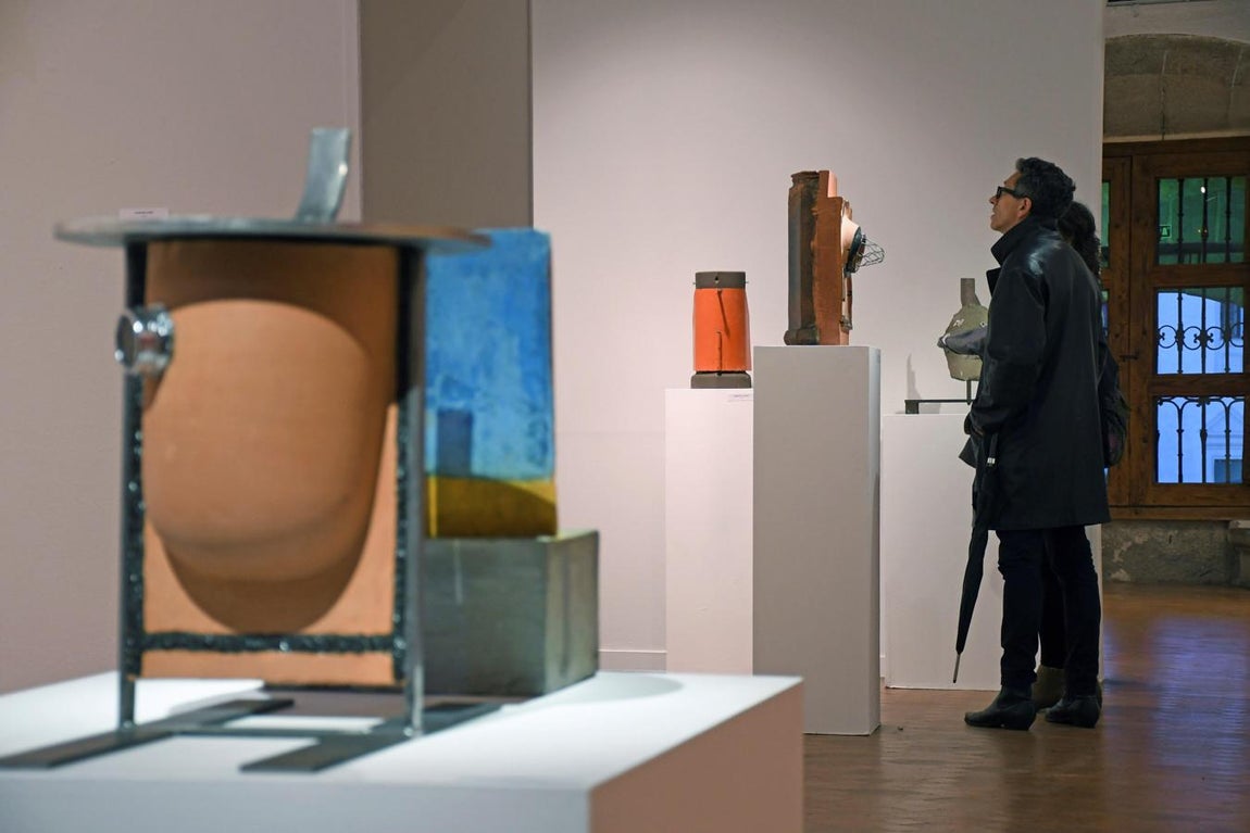 Última exposición. Una de las salas de la exposición de Eduardo Arroyo «Tríptico: Teatro, Arte y Literatura», esta tarde, la última que inauguró el artista en vida, el pasado 10 de septiembre, que permanecerá abierta en el Torreón de Lozoya, en Segovia, hasta el 18 de noviembre, organizada dentro del Hay Festival, junto a Acción Cultural española y la Fundación Caja Segovia