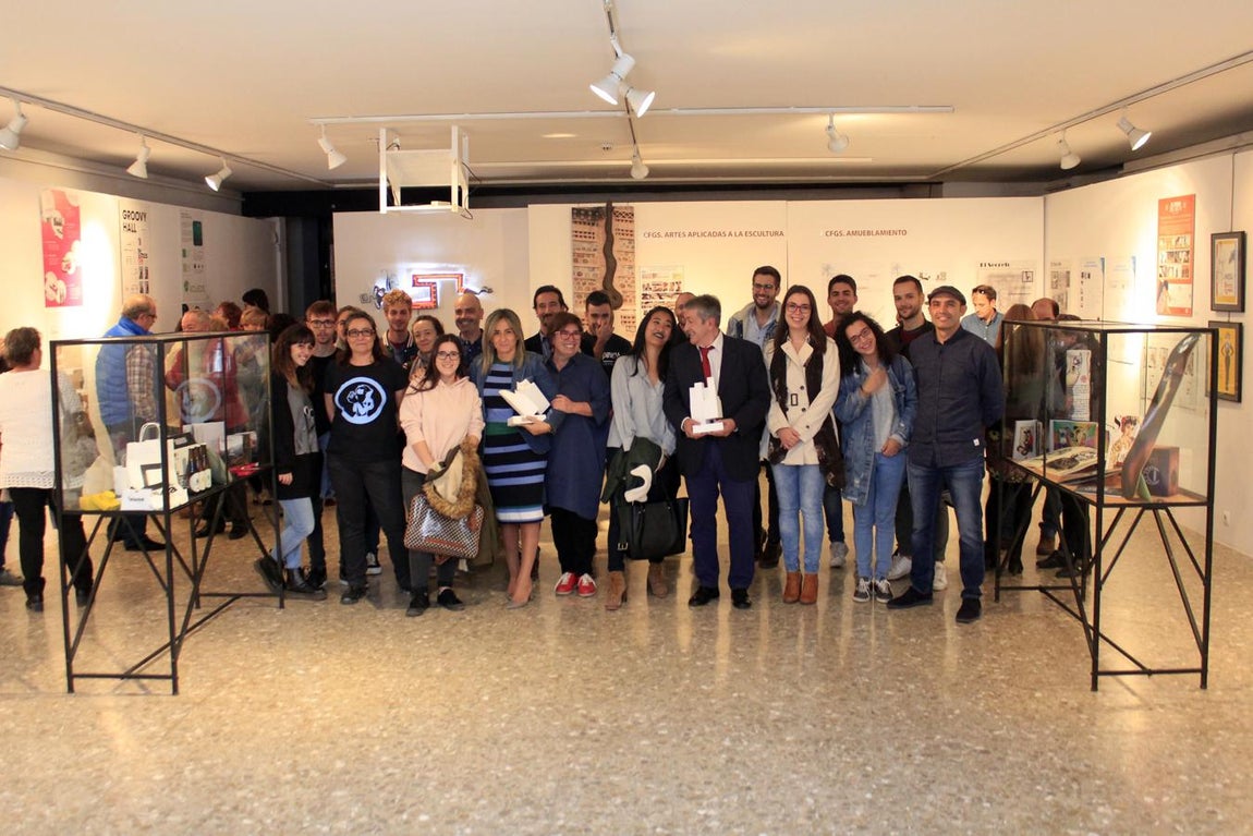 La exposición de fin de ciclo de los alumnos de la Escuela de Arte, en imágenes