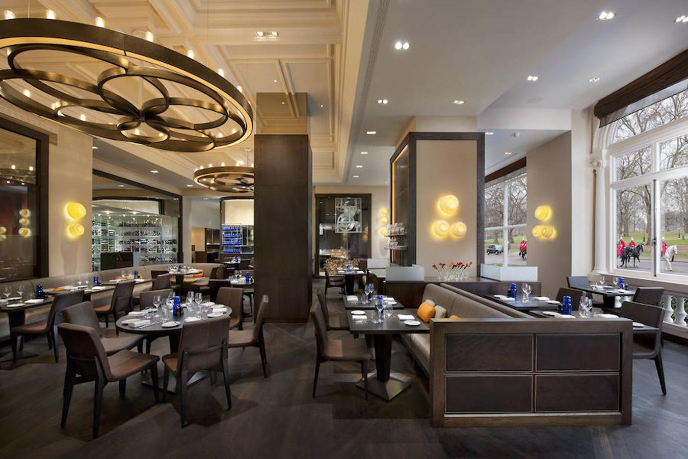 El galardonado restaurante Dinner by Heston Blumenthal volverá a abrirse con el chef Ashley Palmer-Watts. 