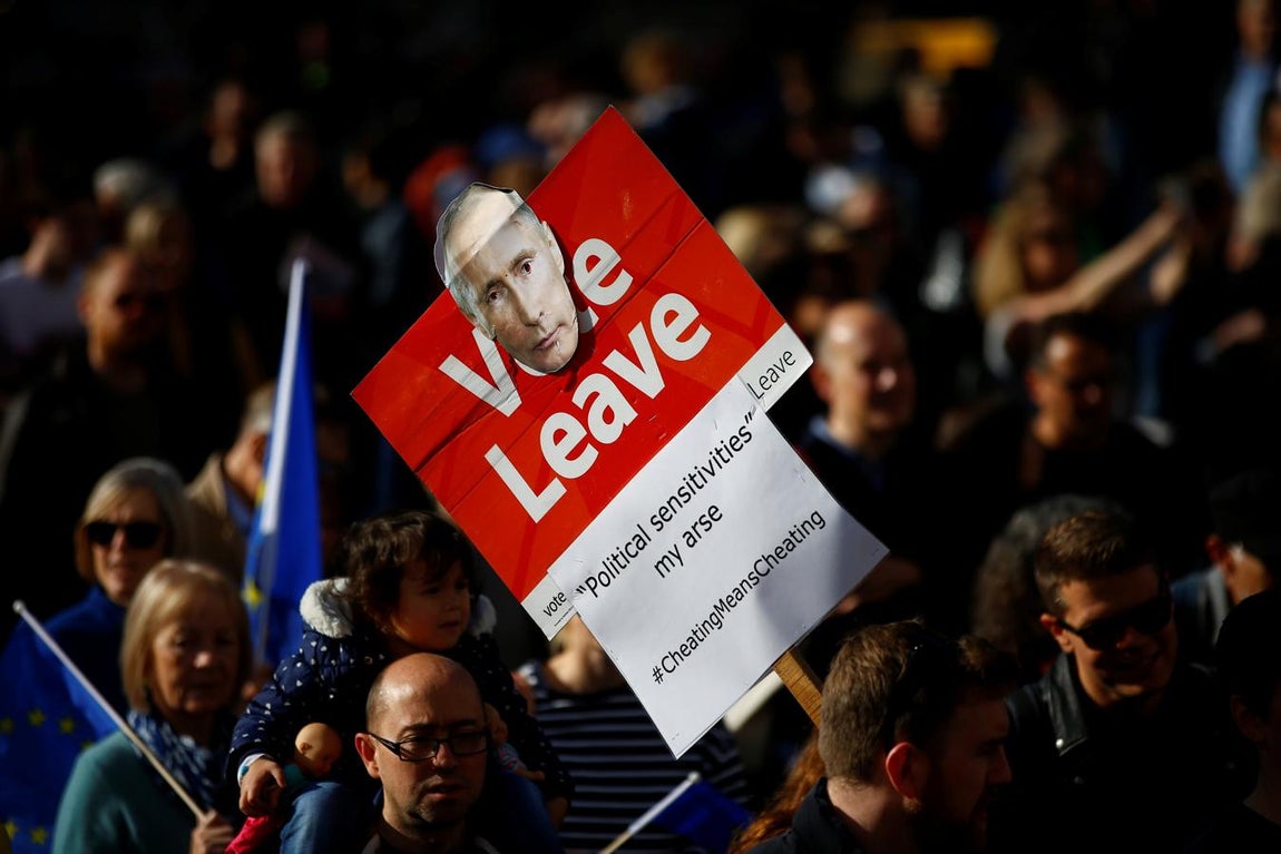Una pancarta con la cara de Vladímir Putin, en la protesta. 