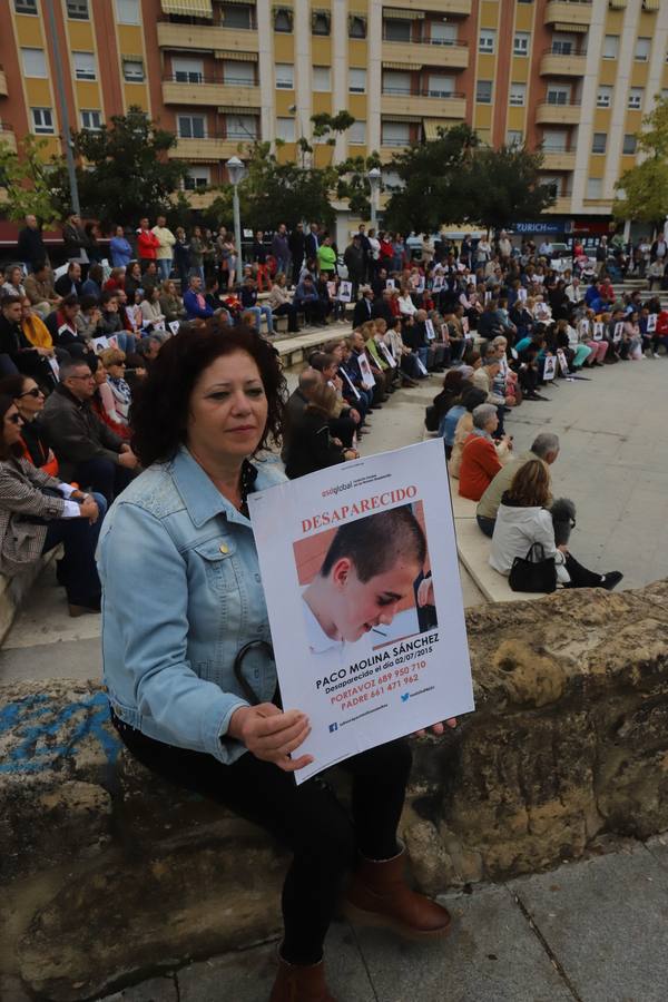 La concentración por el desaparecido Paco Molina, en imágenes