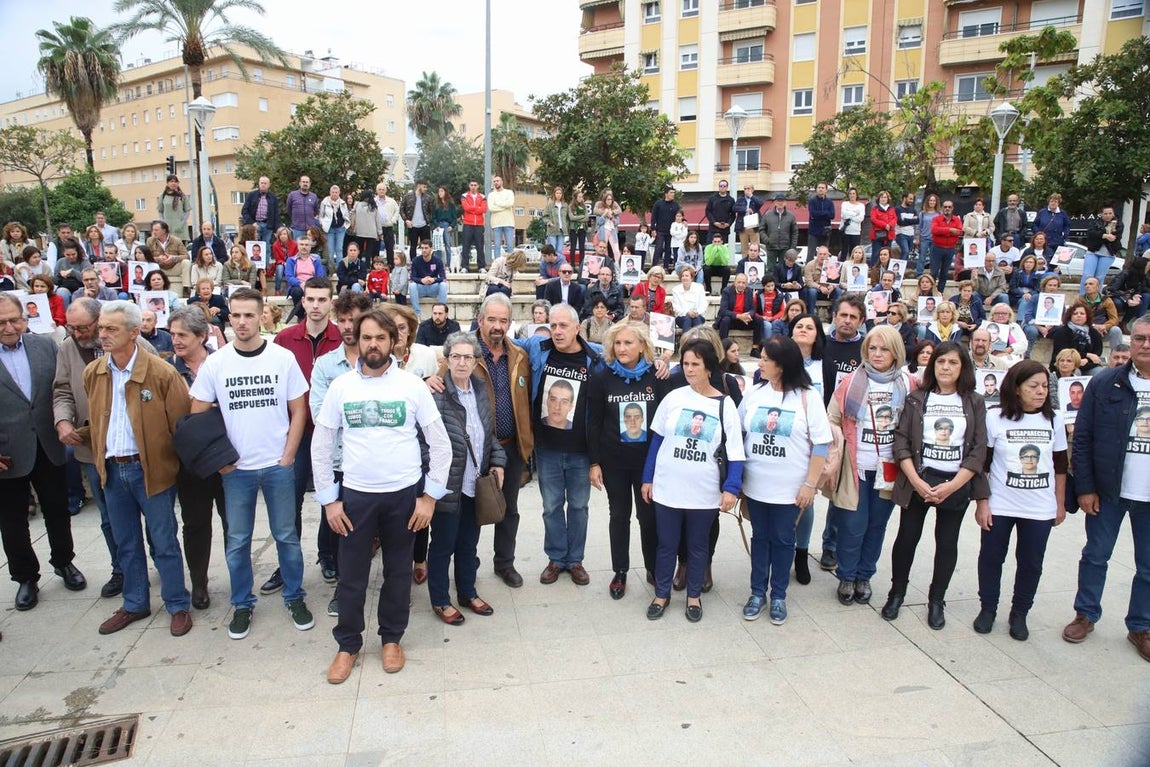La concentración por el desaparecido Paco Molina, en imágenes