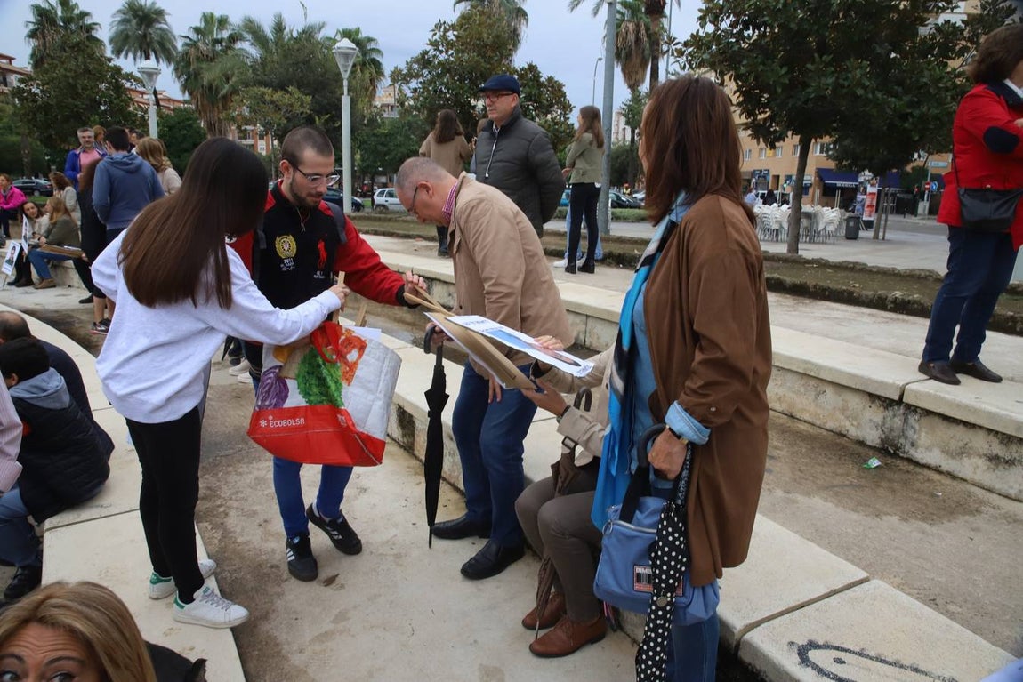 La concentración por el desaparecido Paco Molina, en imágenes