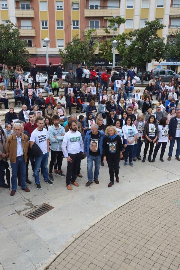 La concentración por el desaparecido Paco Molina, en imágenes