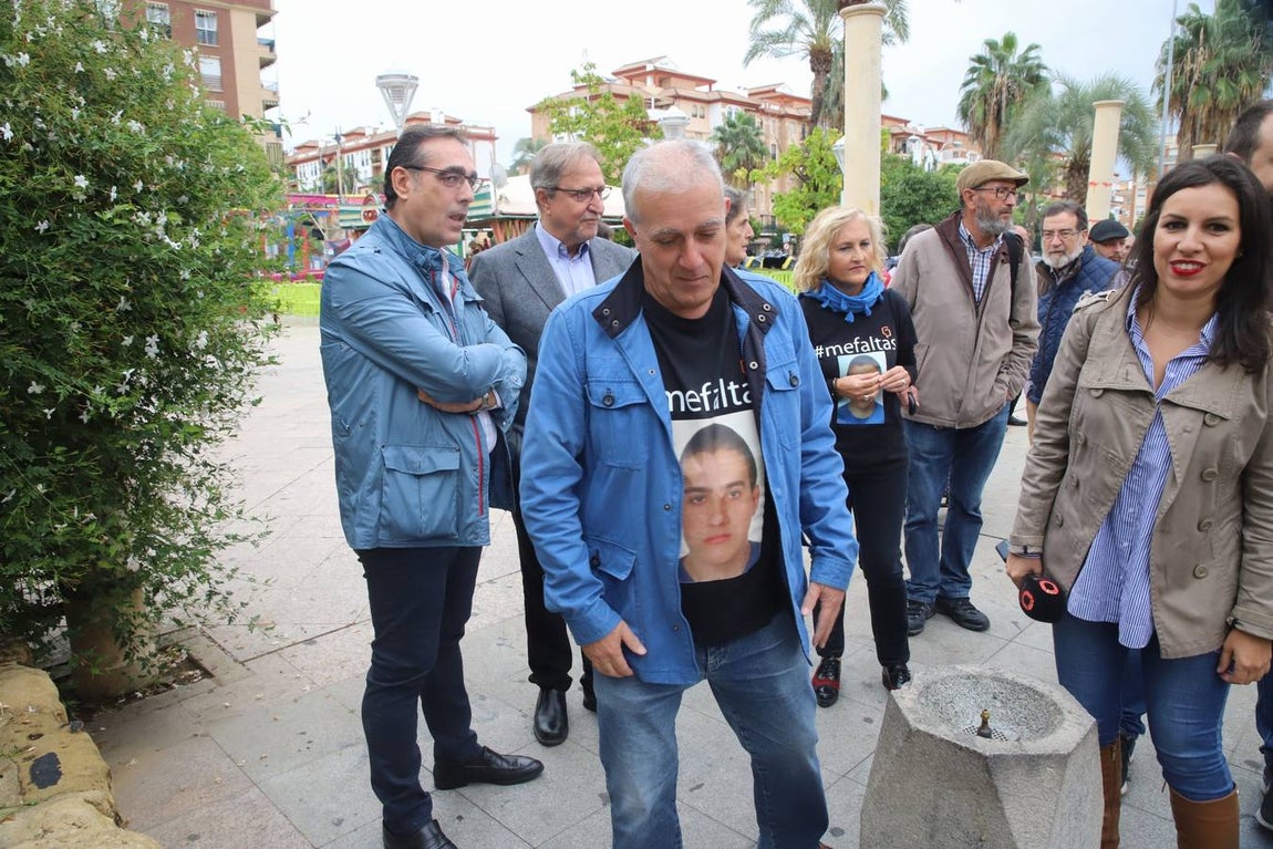 La concentración por el desaparecido Paco Molina, en imágenes