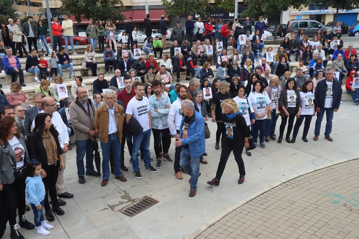 La concentración por el desaparecido Paco Molina, en imágenes