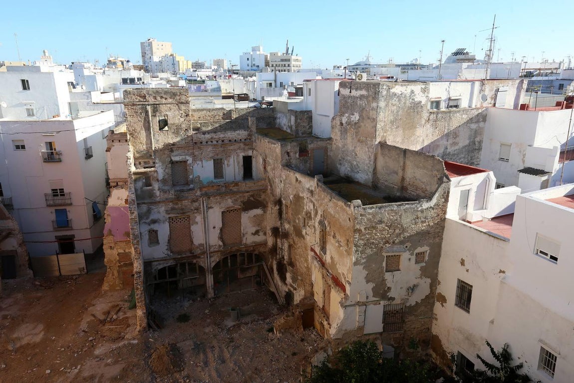 FOTOS: Un recorrido por las fincas de infravivienda en Cádiz