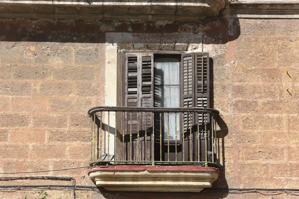 FOTOS: Un recorrido por las fincas de infravivienda en Cádiz