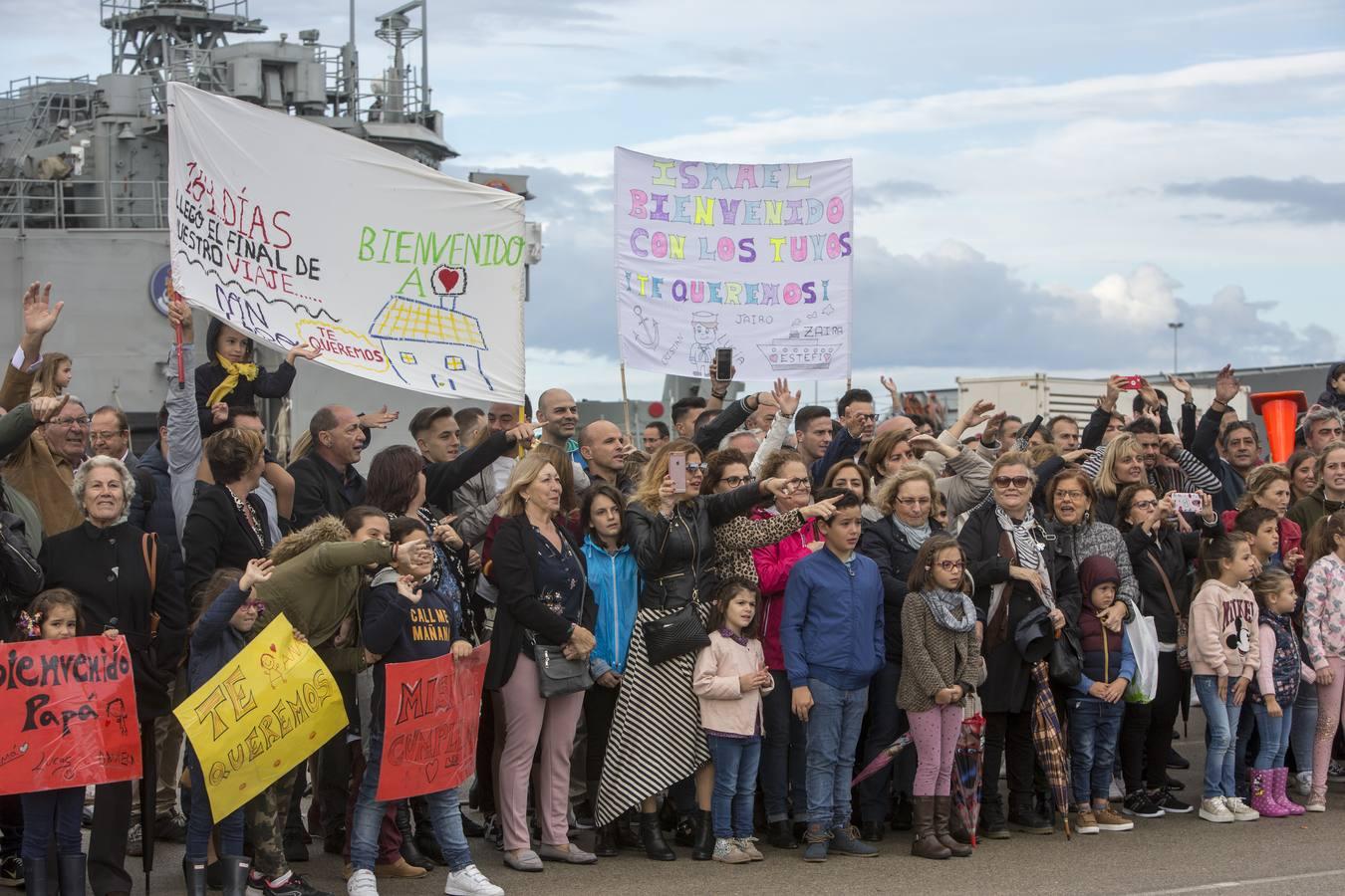 FOTOS: Emotiva llegada de la fragata Numancia a la base de Rota