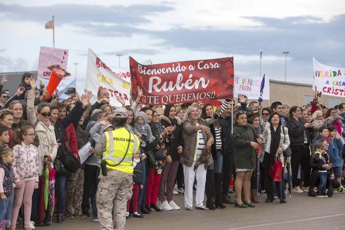 FOTOS: Emotiva llegada de la fragata Numancia a la base de Rota