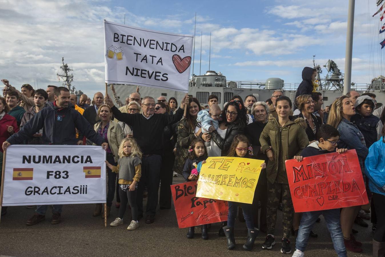 FOTOS: Emotiva llegada de la fragata Numancia a la base de Rota