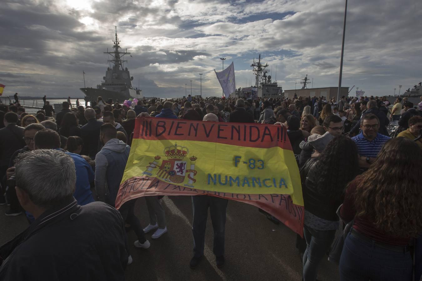 FOTOS: Emotiva llegada de la fragata Numancia a la base de Rota