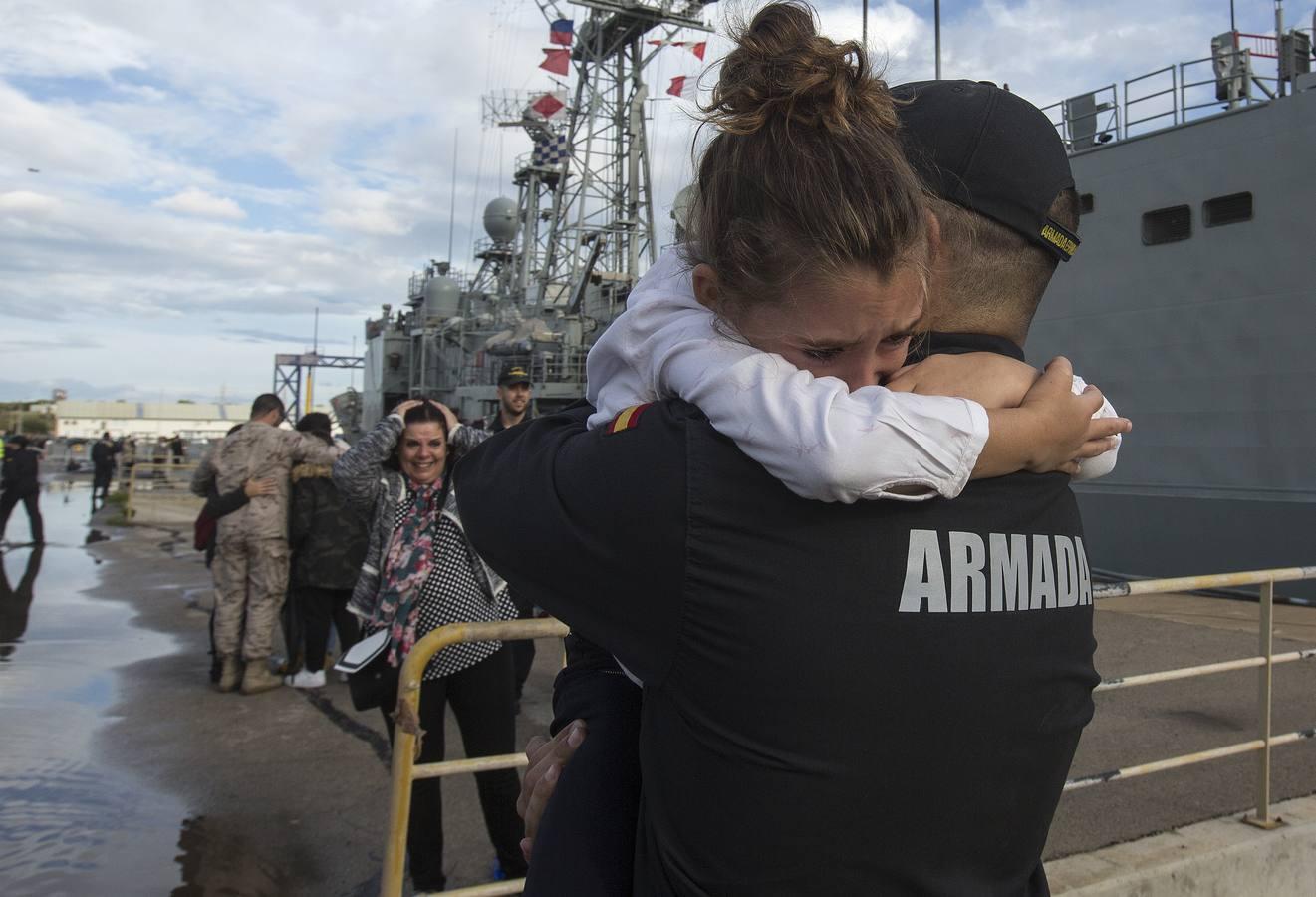 FOTOS: Emotiva llegada de la fragata Numancia a la base de Rota