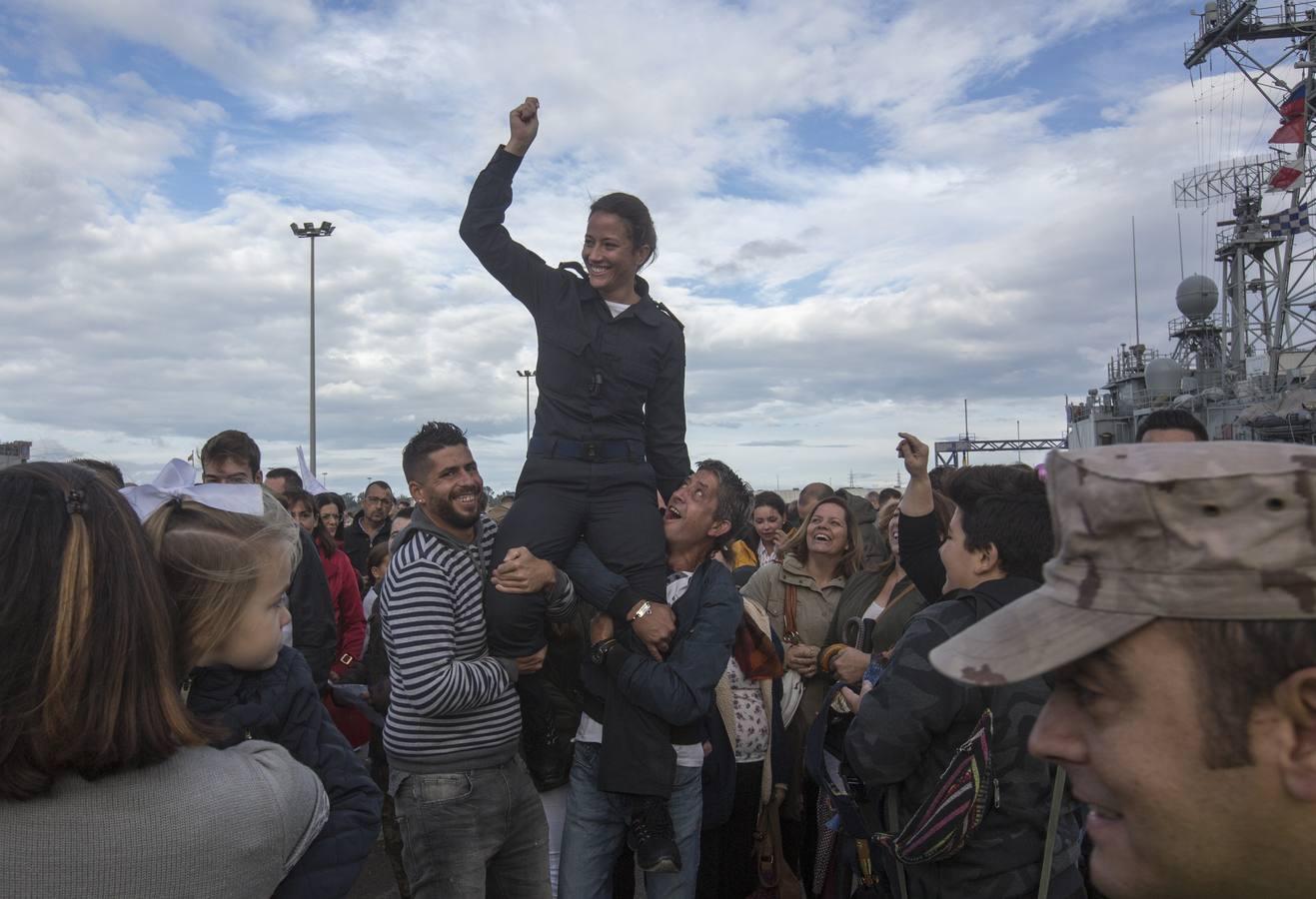 FOTOS: Emotiva llegada de la fragata Numancia a la base de Rota