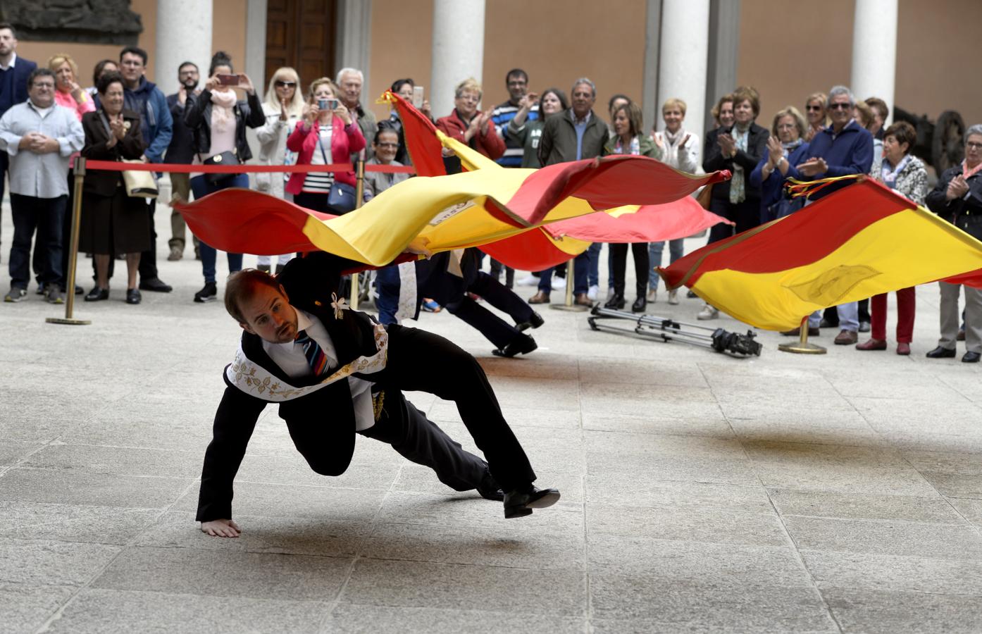 Quismondo trae a Toledo su tradicional baile de la Bandera del Tinaní