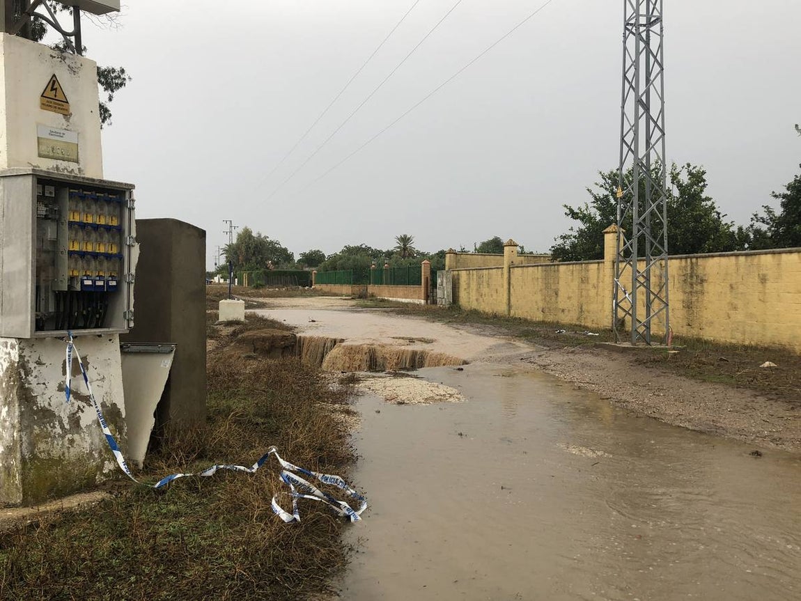 Vía afectada gravemente en Arahal (Sevilla)
