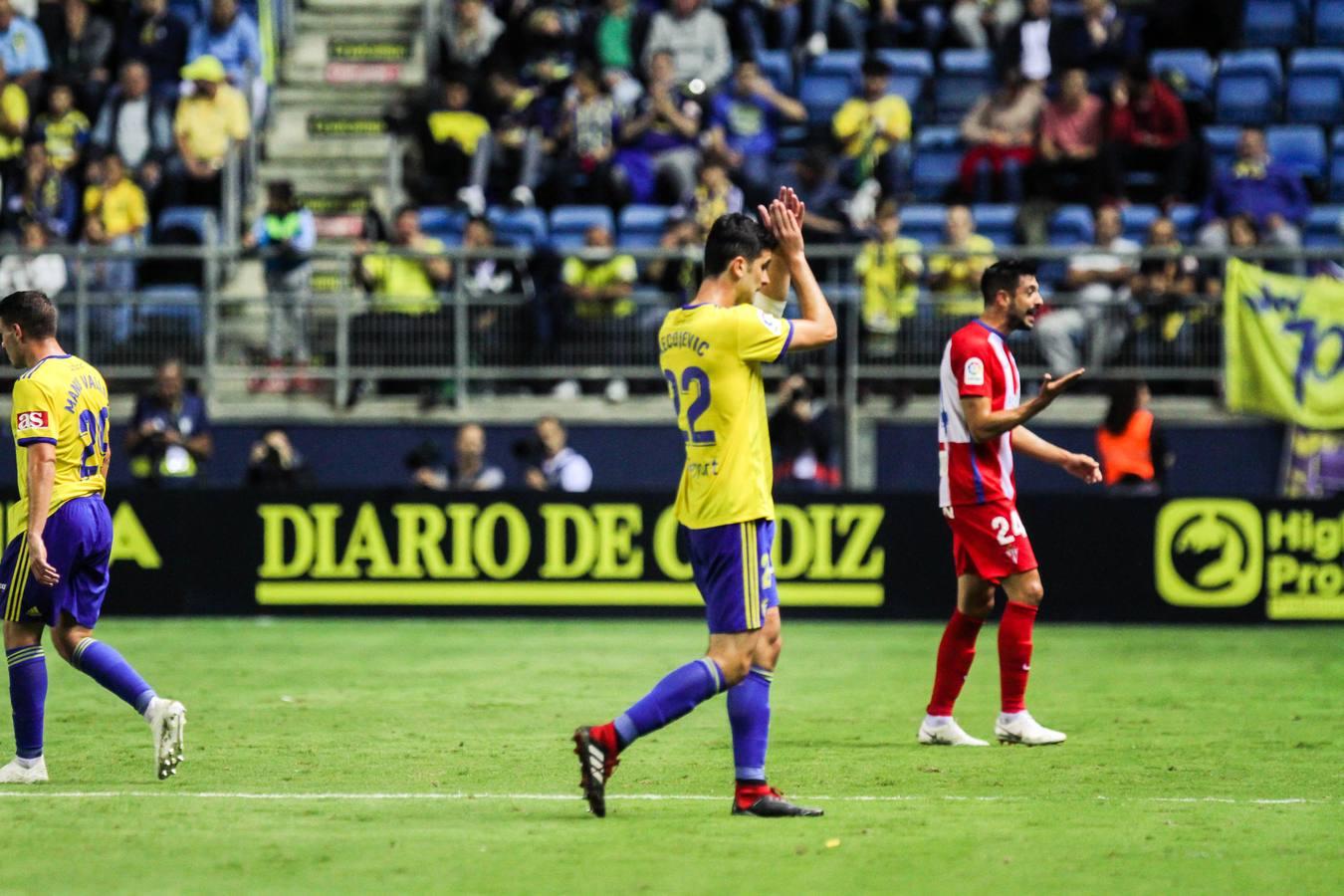 (FOTOS): Las imágenes del Cádiz CF-Sporting