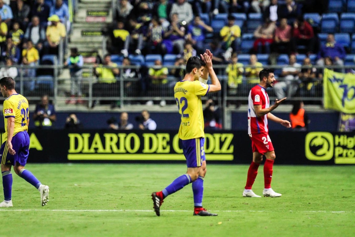 (FOTOS): Las imágenes del Cádiz CF-Sporting
