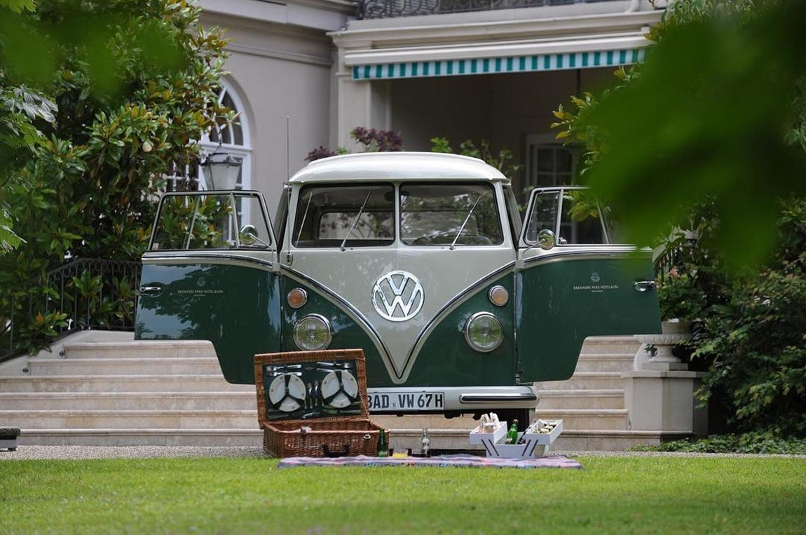 Samba. La flota de Brenners es un minibús VW T1 de edición especial, también conocido como bus «Samba» Perfectamente restaurado, ofrece a los huéspedes una experienca excepcional