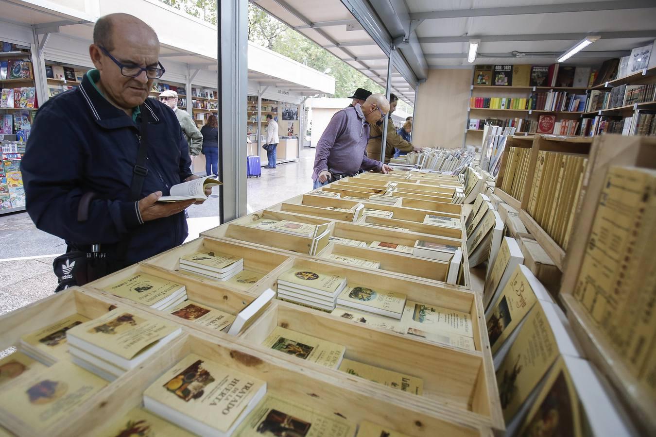 La Feria del Libro Antiguo y de Ocasión de Córdoba, en imágenes