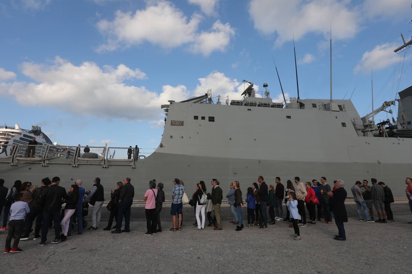 Jornada de puertas abiertas de la fragata Méndez Núñez