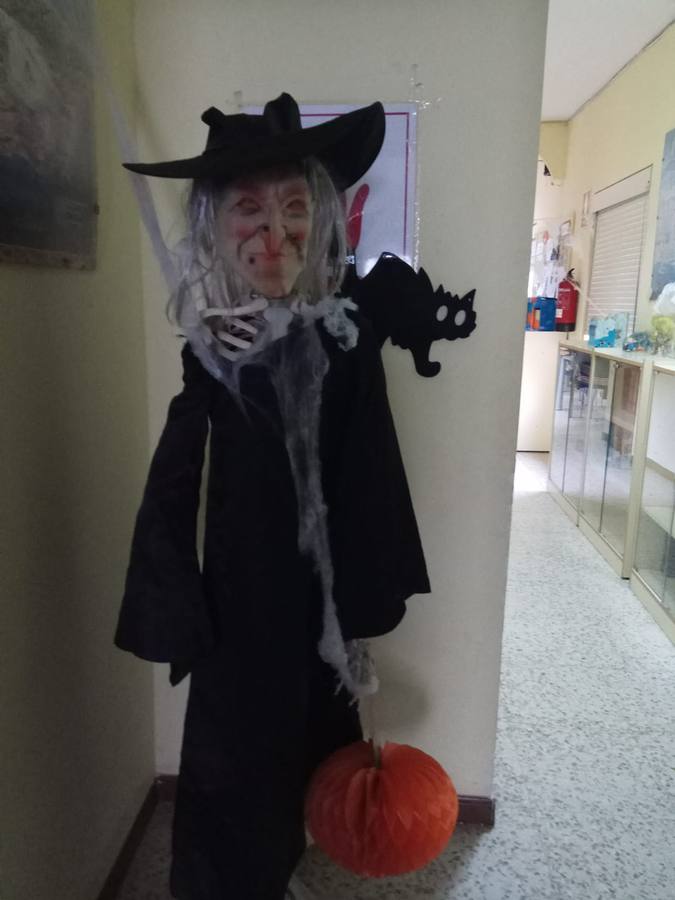 Fotos: Tosantos y Halloween en los colegios de Cádiz