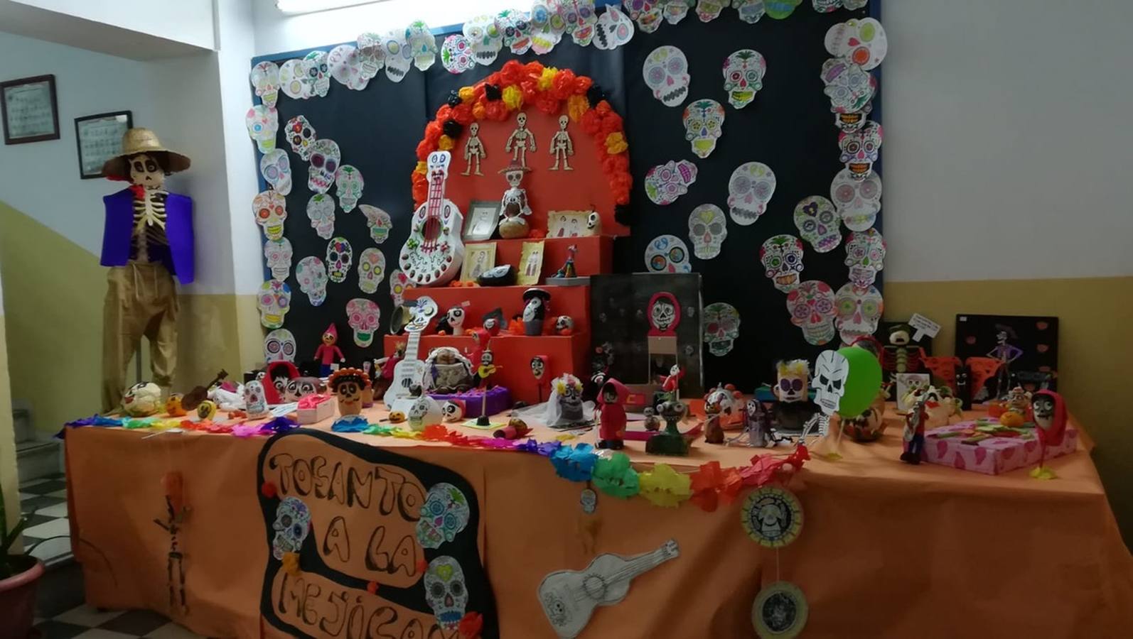 Fotos: Tosantos y Halloween en los colegios de Cádiz