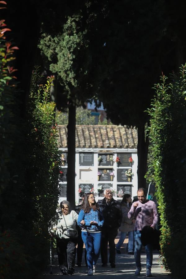 La visita a los cementerios de Córdoba, en imágenes