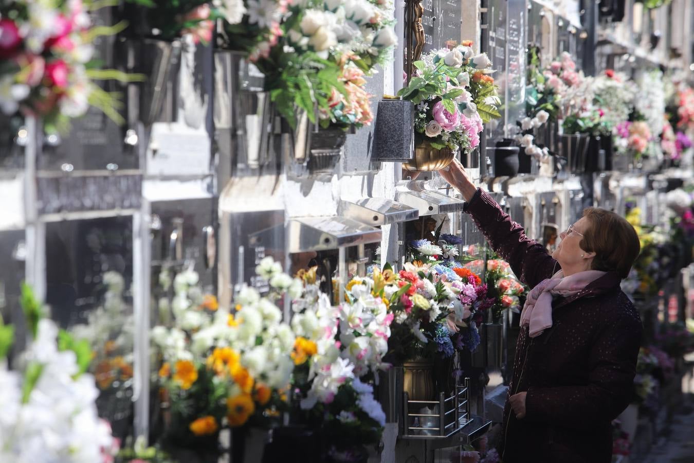 La visita a los cementerios de Córdoba, en imágenes